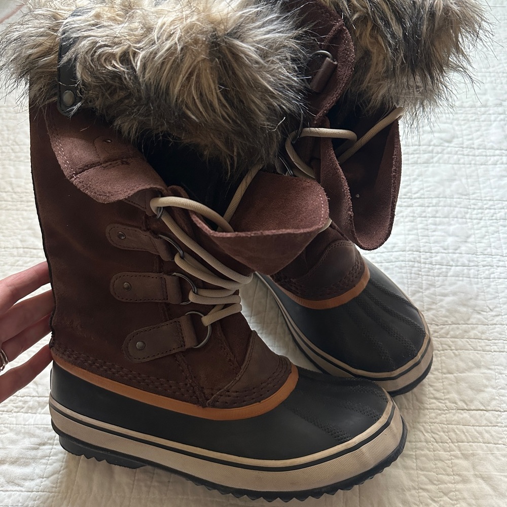 Sorel Joan of Arctic size 7 dark brown